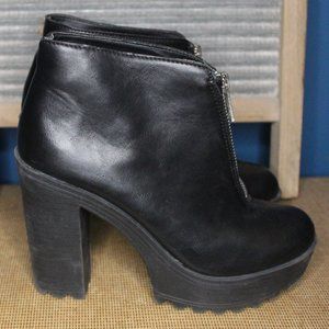 Mossimo Black Faux Leather Zip Chunky Booties Sz 6